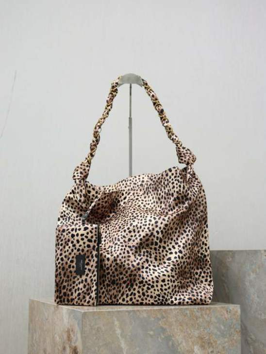 Picture of Saint Laurent Handbags _SKUfw231080950fw